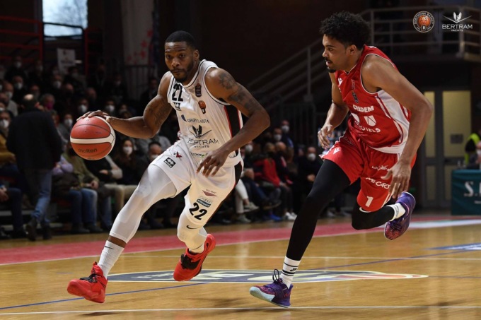 Derthona Basket, ennesimo sorpasso subito nel finale contro Treviso