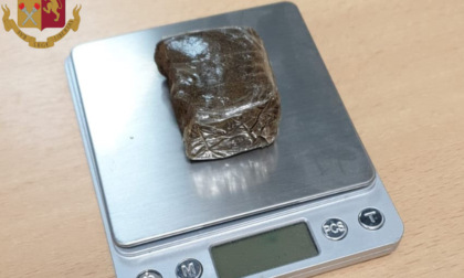 Vende hashish ai ragazzini in stazione a Lavagna, arrestato 30enne