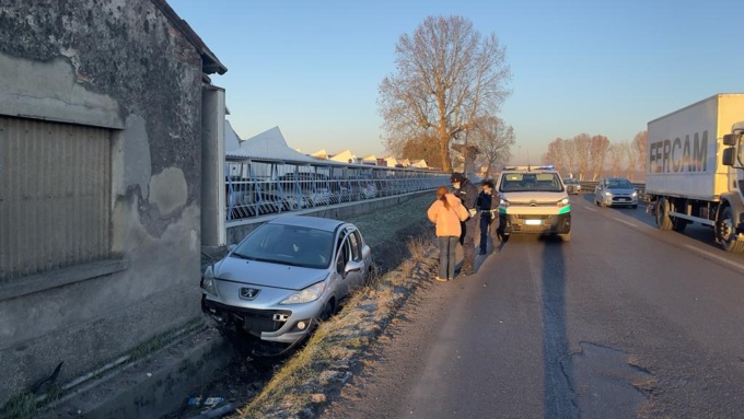 Spinetta Marengo: auto in un fosso, nessuna conseguenza per la conducente