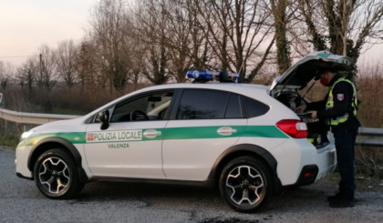 Contrassegni invalidi contraffatti ed intestati a parenti: sanzionate due persone a Valenza