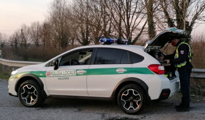 Vuole salire sul treno senza mascherina e lo blocca: denunciato
