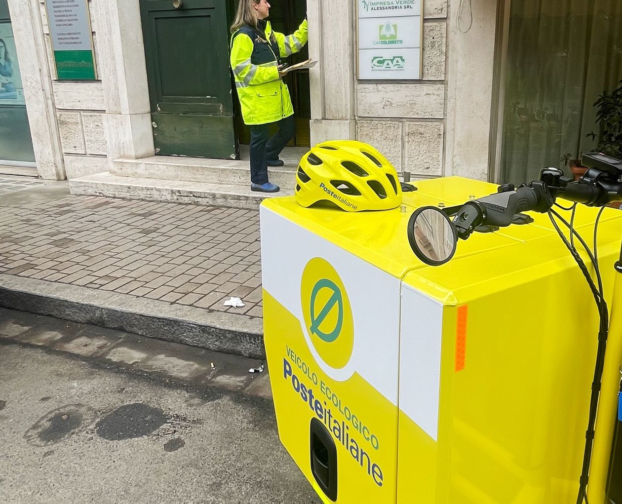 Poste Italiane: ad Alessandria arrivano le Cargo E-Bike a emissioni ...