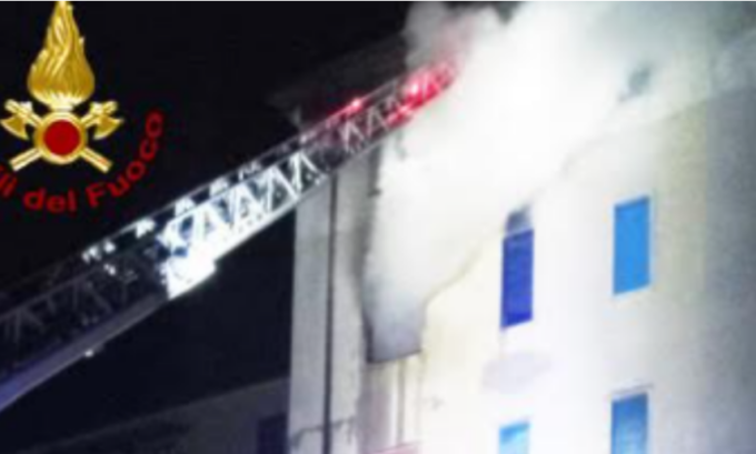 Incendio al terzo piano di un’abitazione ad Acqui Terme