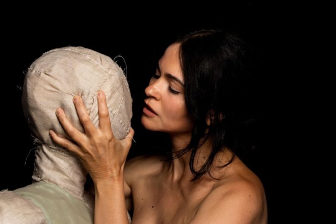 Al Teatro Sociale di Valenza “Jackie”, portato in scena da Romina Mondello