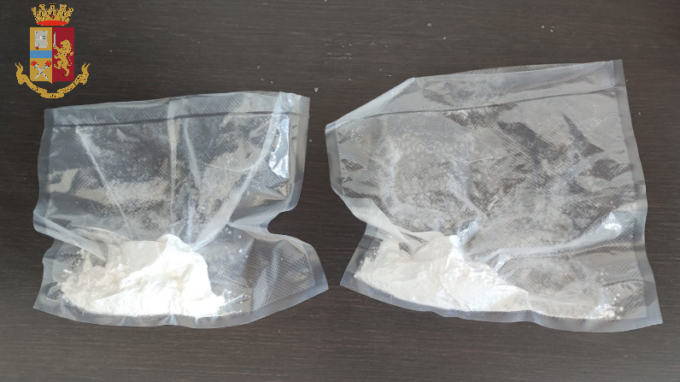 Torino: nasconde 120 gr di cocaina nel ripostiglio mentre è agli arresti domiciliari, arrestato