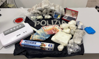 Genova: arrestati dalla Polizia tre pusher di grosso calibro e sequestrati 18 chili di droga