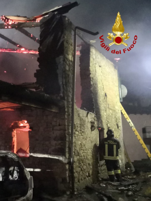 Incendio porticato in località Costa Vescovado