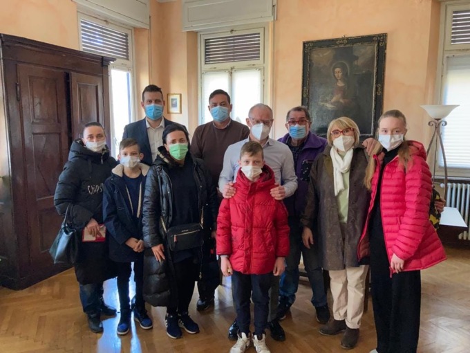 La città di Borgosesia accoglie i primi profughi in fuga dall’Ucraina
