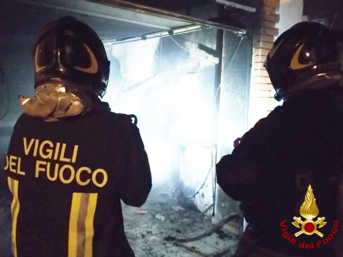 Incendio nell’abitato di Piovera, sul posto i Vigili del Fuoco