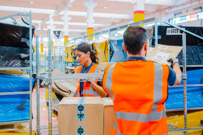 Nuovo deposito Amazon Alessandria, parte la ricerca degli operatori di magazzino: 30 nuovi posti di lavoro