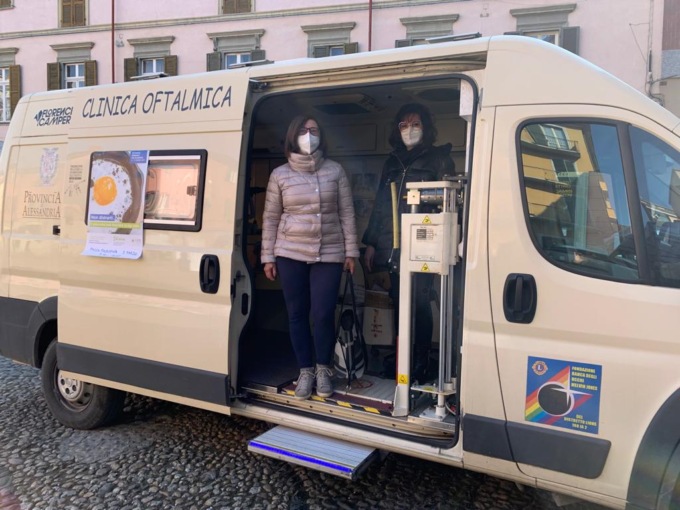 Campagna prevenzione glaucoma: clinica mobile a Tortona in piazza Malaspina