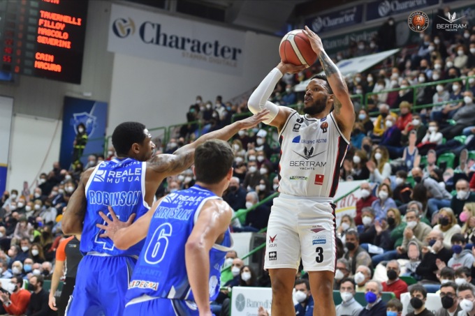 Derthona Basket, vittoria convincente contro Napoli