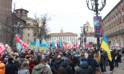 Centinaia in piazza a Torino per la manifestazione  “Cities Stand With Ukraine”