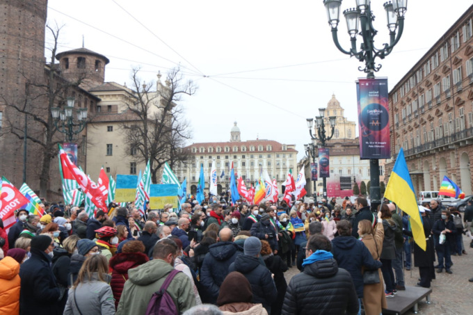 Centinaia in piazza a Torino per la manifestazione  “Cities Stand With Ukraine”