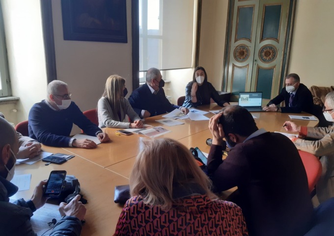 Valenza: presentato il progetto di arredo urbano “La città dell’oro”