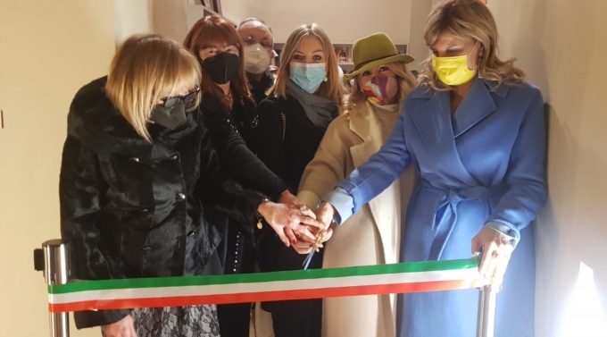 Alessandria: l’arte di Leonarda Nada Nuovo rende omaggio alla bellezza e all’animo femminile