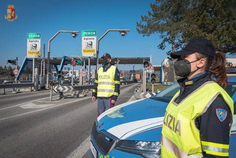 Ovada: soccorsa in autostrada una famiglia ucraina in fuga dalla guerra