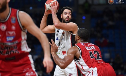 Derthona Basket, 20’ equilibrati con l’Olimpia, poi Milano dilaga