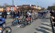 Novi Ligure: foto e video del passaggio della Milano-Sanremo davanti al Museo dei Campionissimi