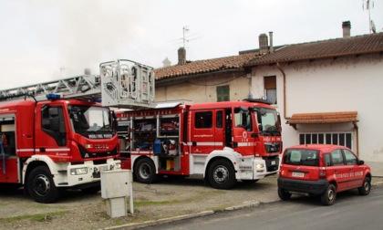 Alessandria, squadre dei Vigili del Fuoco in Litta Parodi per un incendio in casa privata