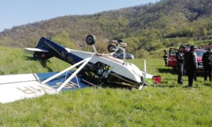 Pilota svizzero a bordo di un aereo da turismo si schianta in un campo: illeso