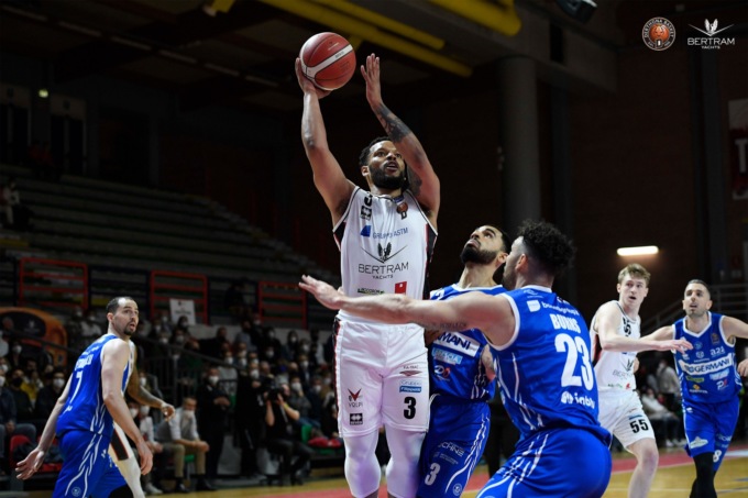 Derthona Basket, contro Varese arriva il primo tris di vittorie