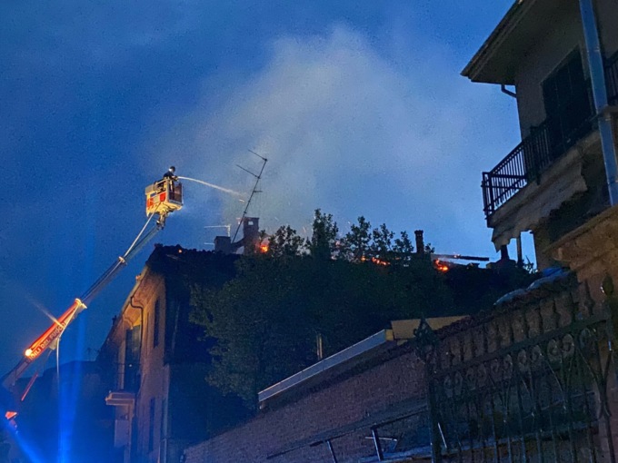 Incendio di Viale Cellini a Valenza: ancora in corso lo spegnimento