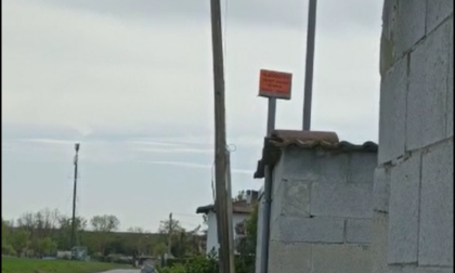 “Palo pericolante tra Alessandria e Casalbagliano”
