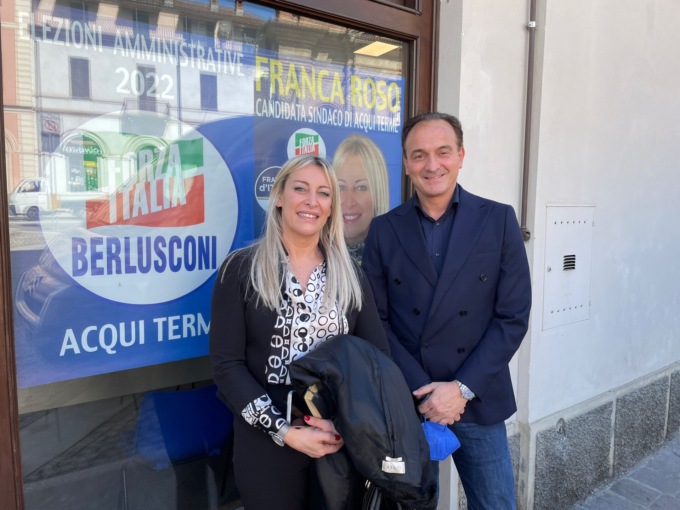Acqui, Cirio visita la sede di Forza Italia e incontra il candidato sindaco del centro destra Franca Roso