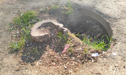 "Profonde buche nel vialetto di via Zamenhof ad Alessandria, prestare attenzione"