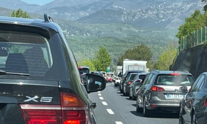 Pasquetta in auto, traffico intenso sull'A10. Fino a 6 km di coda tra Andora e Albenga