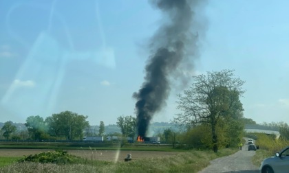 Tortona, scontro tra due camion sulla A7: morto uno dei due conducenti, tratto riaperto al traffico