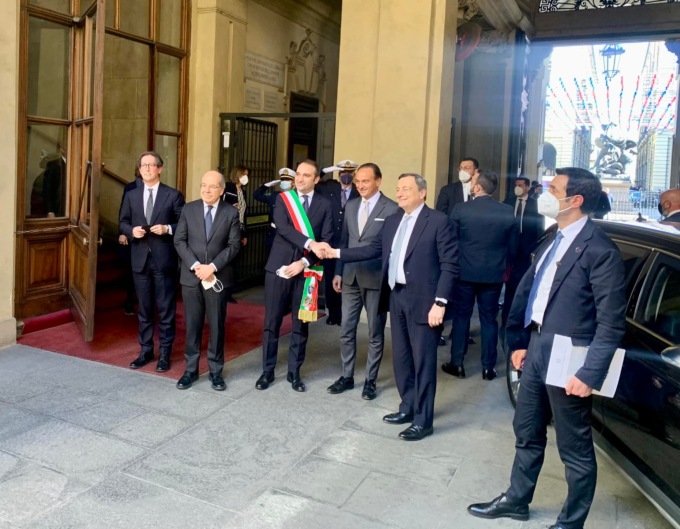 Mario Draghi firma il “Patto per Torino”