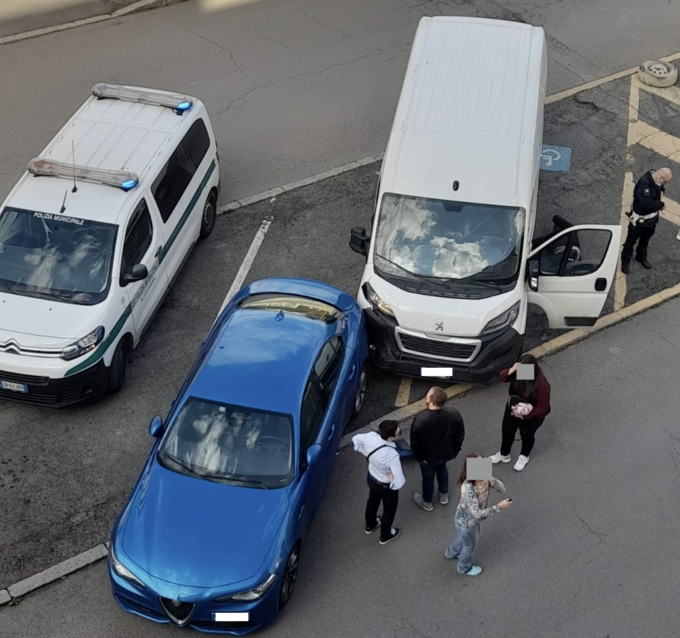 Alessandria: incidente alla rotonda di via della Palazzina, un ferito lieve