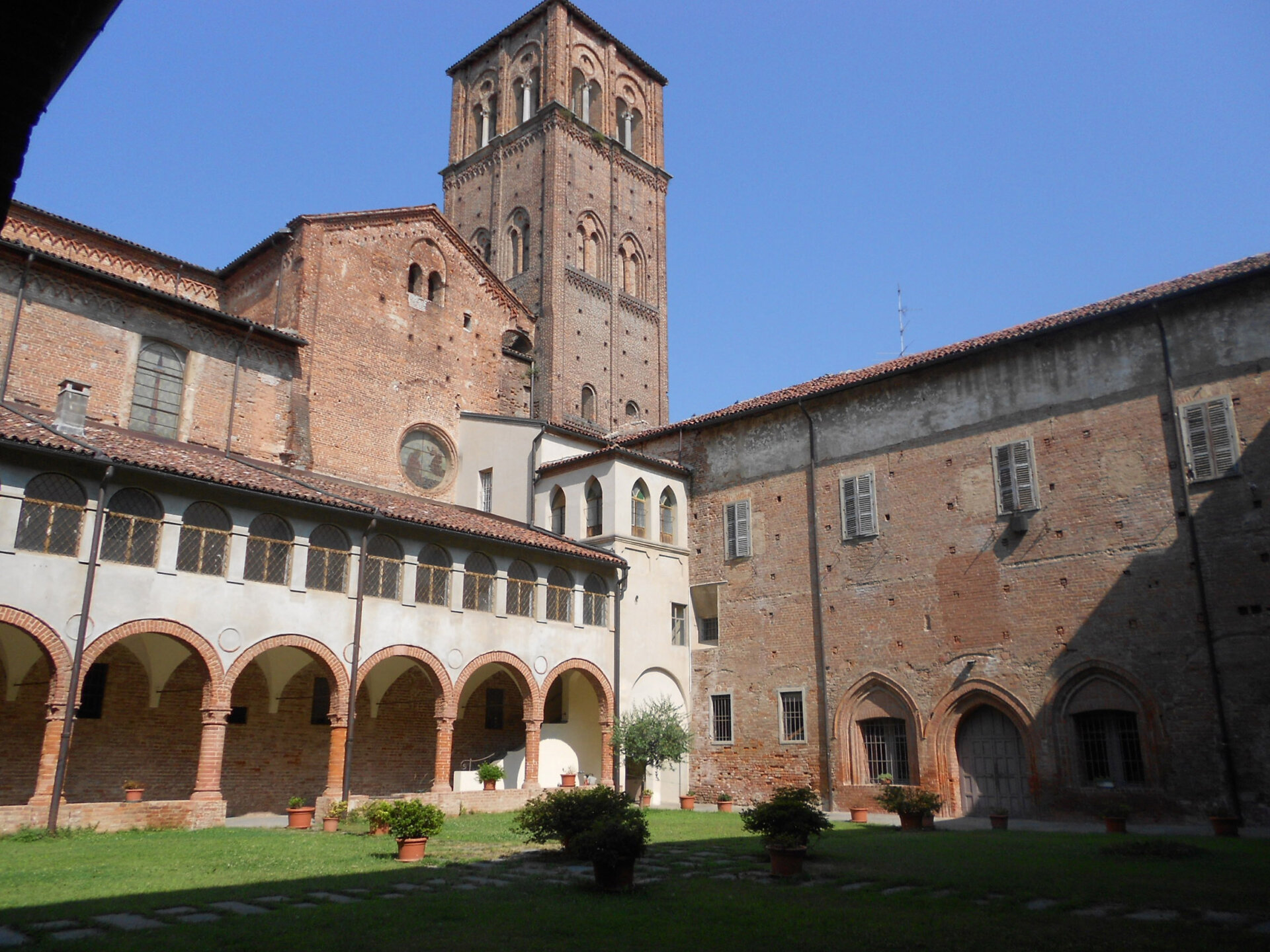 25-07-2013 chiostro della chiesa di san domenico