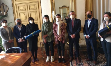 Alessandria: Soroptimist premia 2 studentesse afgane con una borsa di studio e un pc