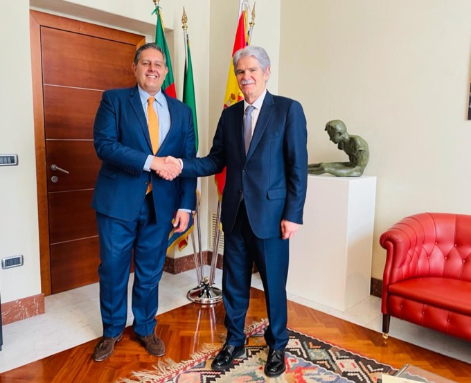 Liguria: l’incontro tra il presidente Toti e l’ambasciatore spagnolo in Italia Alfonso Dastis