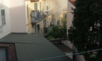 Incendio in uno stabile in via Tiziano ad Alessandria: nessun ferito