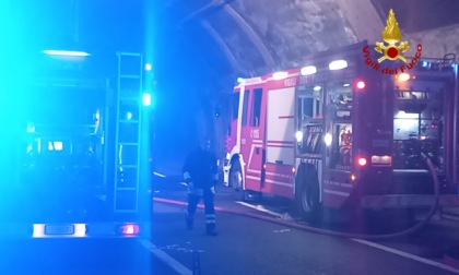 Autostrada A26, camion a fuoco tra Masone e Ovada, nessun ferito