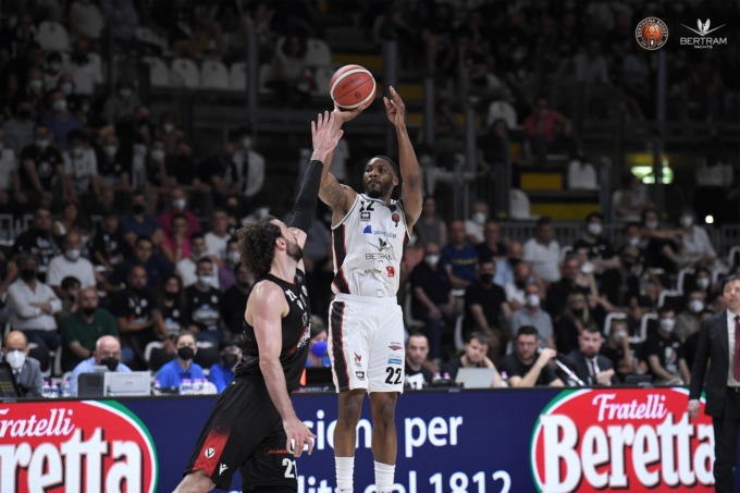 Derthona Basket, dura sconfitta in gara 2 contro la Virtus Bologna
