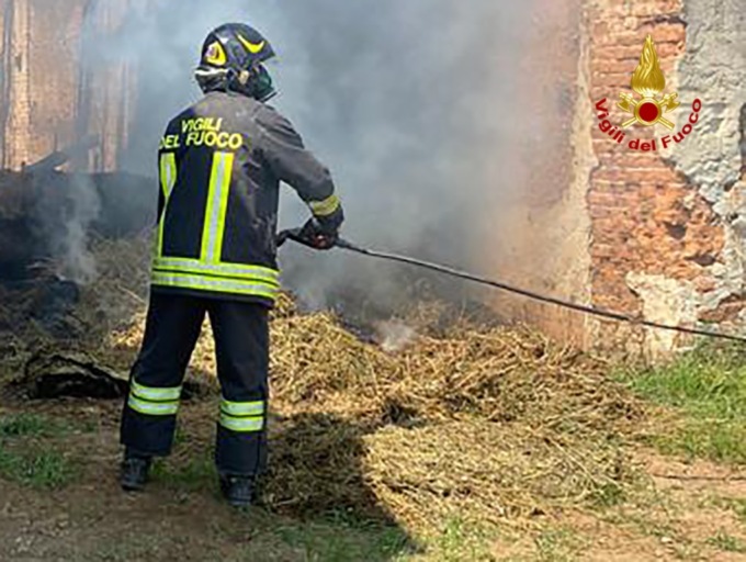 Incendio in una cascina di Pozzolo Formigaro: nessun ferito