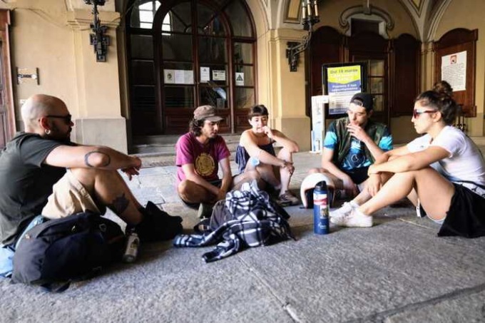 Asti, sit-in di spuntista davanti al Municipio per protesta contro delibera