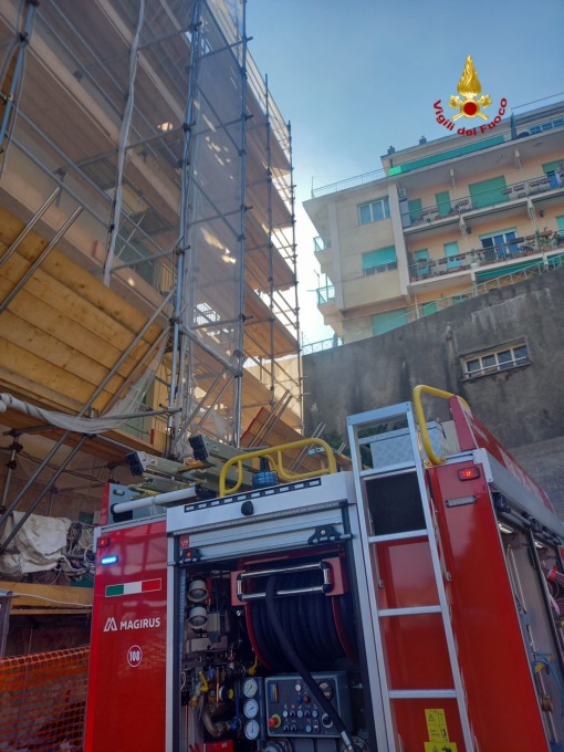Incendio in una cucina a Genova: ingenti i danni, tutte le abitazioni evacuate