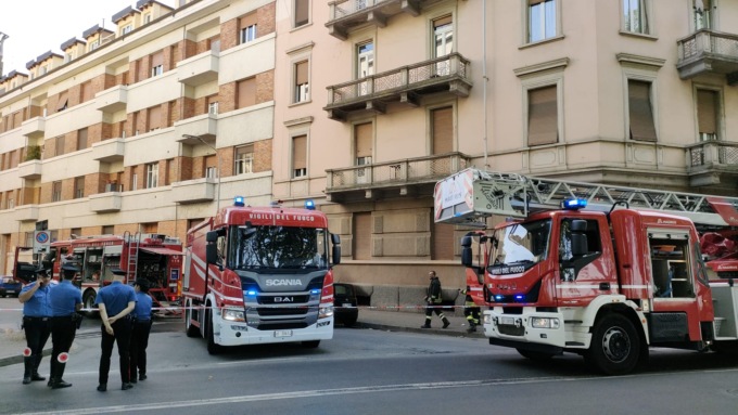 Alessandria: cantina a fuoco in via Tiziano e palazzo evacuato, pompieri al lavoro per 7 ore