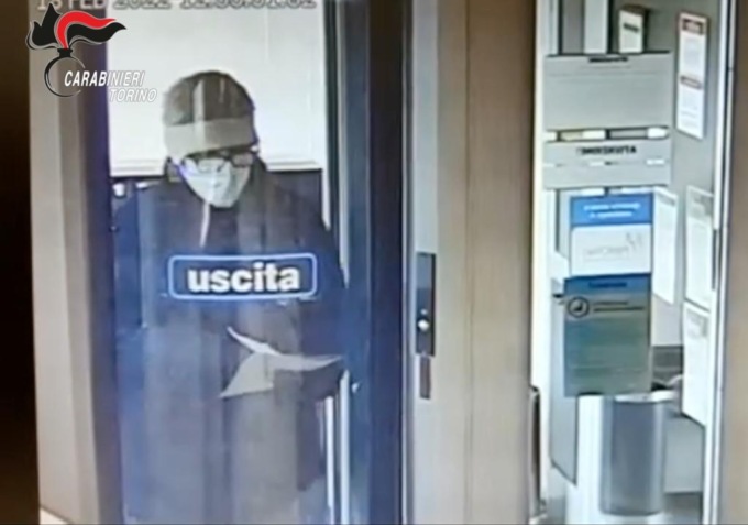 Rapinatori in azione in banca a Poirino: arrestati in 6