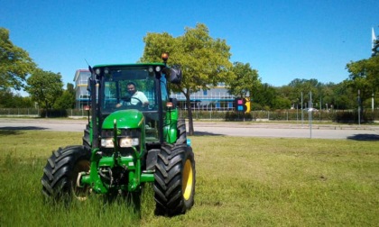 Casale Monferrato: sfalcio erba lungo banchine e scarpate stradali affidato agli agricoltori