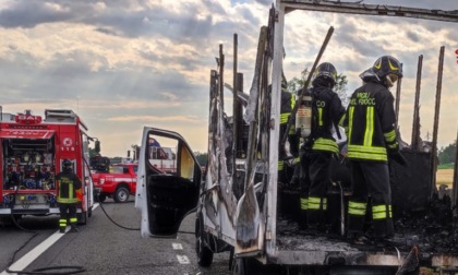 Incendio autocarro in A21, intervenuti Vigili del fuoco di Alessandria: nessuna persona coinvolta