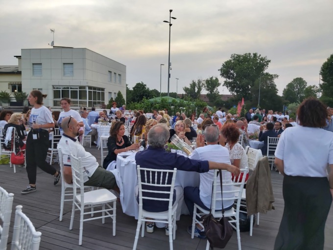 900 sorrisi per aiutare i bambini malati. Successo per la cena dei Lions ad Alessandria