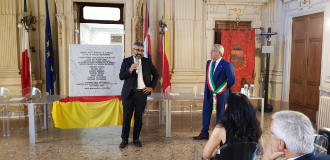 Una targa per ricordare gli ebrei cancellati dagli Albi nel 1939