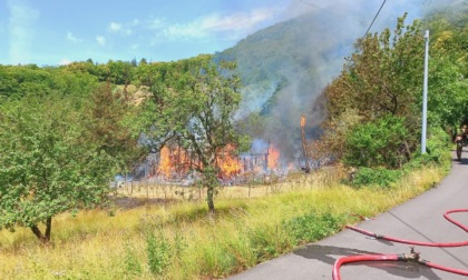 Busalla, completamente distrutta una cascina. Immediato l’intervento dei Vigili del fuoco